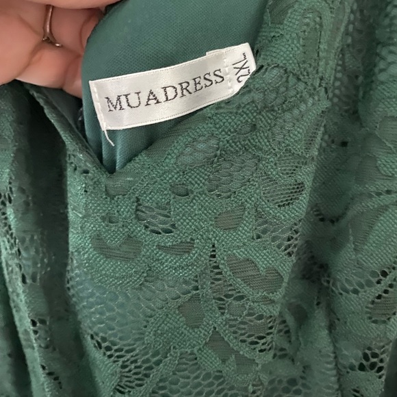 Beautiful dark green fancy dress - Picture 3 of 4